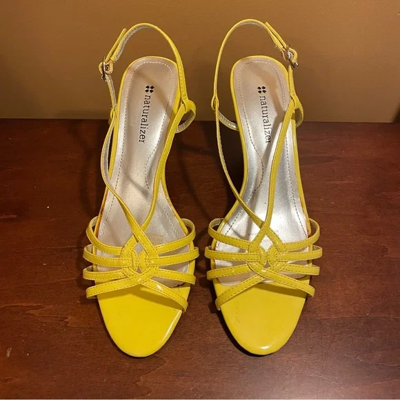 Naturalizer Yellow Heel Sandals, size 6.5 - Picture 2 of 11